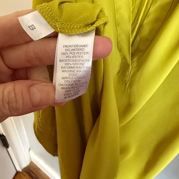 LOFT sleeveless v neck shell - Picture 4 of 4